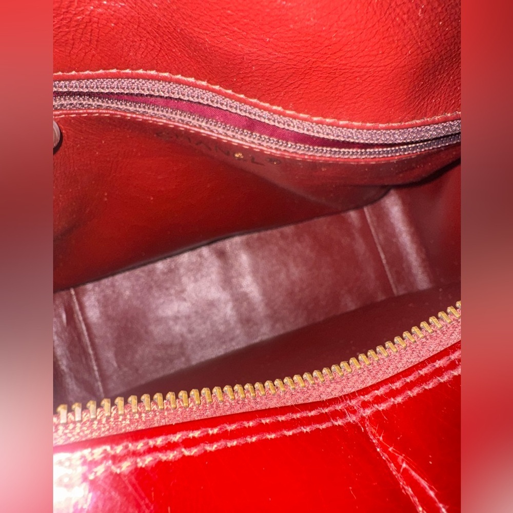 CHANEL MATELASSE PATENT ENAMEL RED SHOULDER BAG - Picture 3 of 6